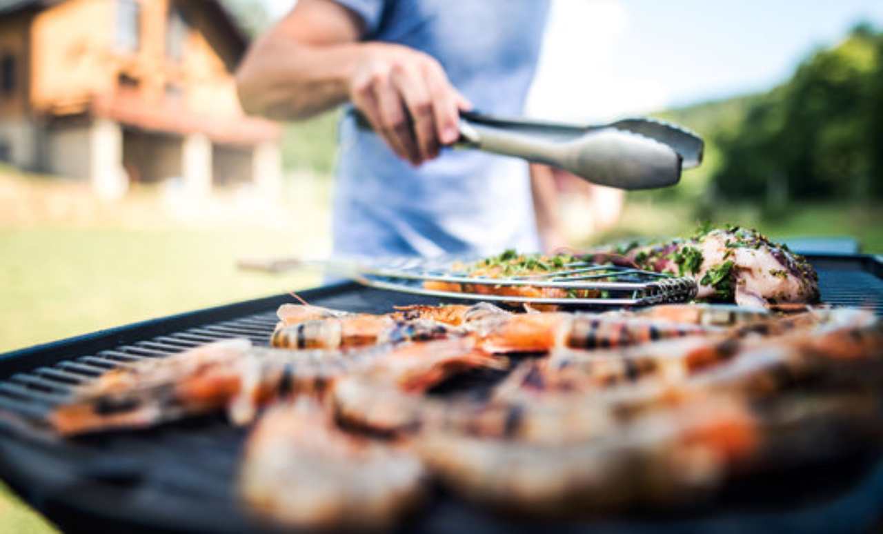 Come sgrassare la griglia del barbecue