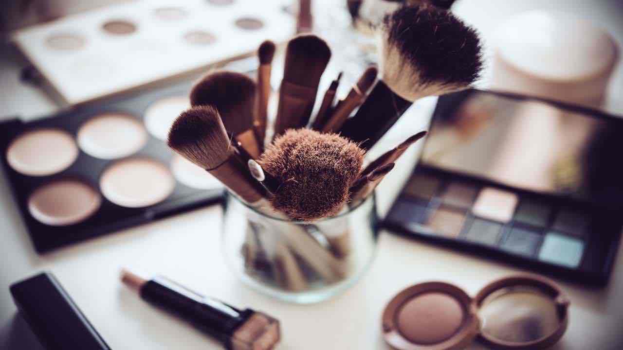 come pulire i pennelli makeup