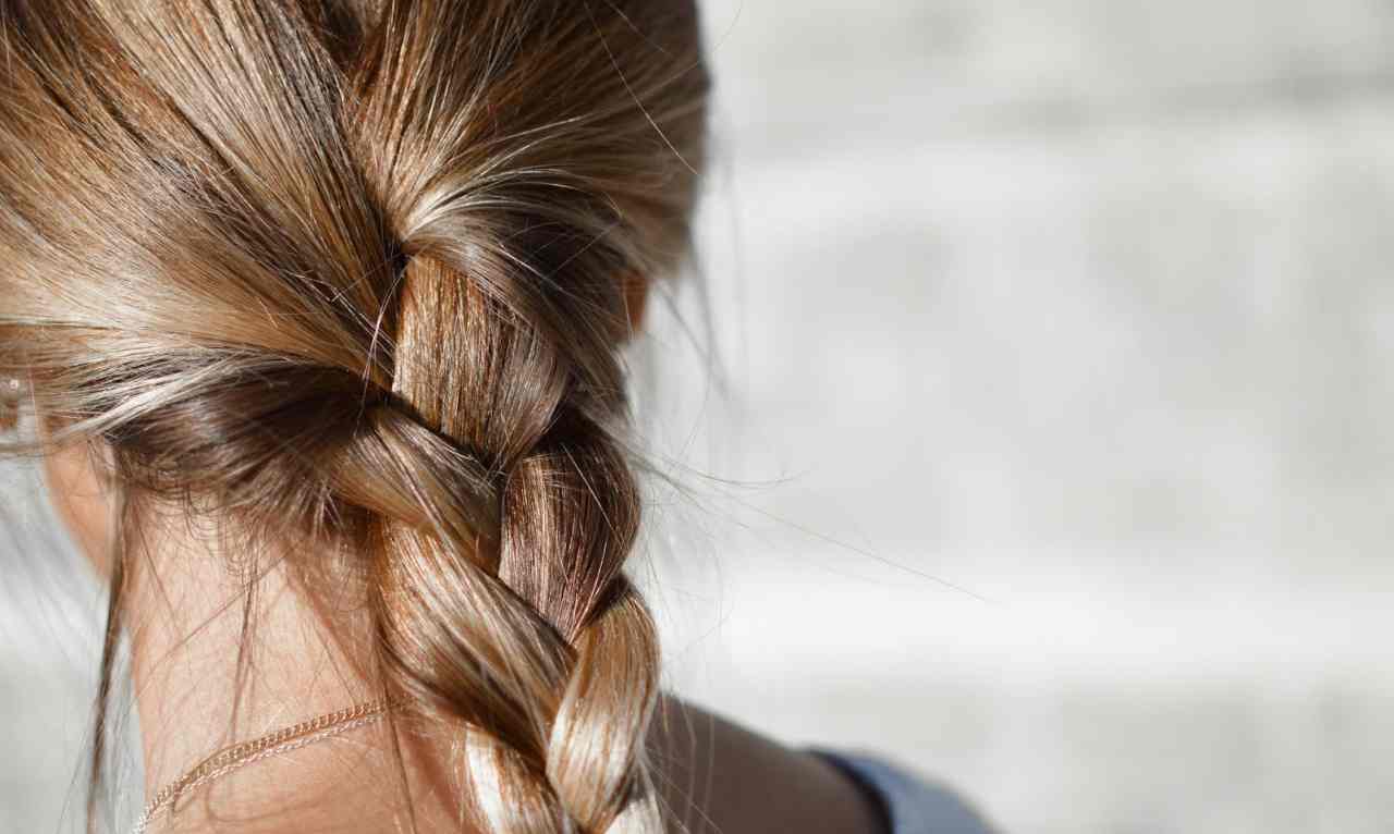 Come fare la treccia ai capelli