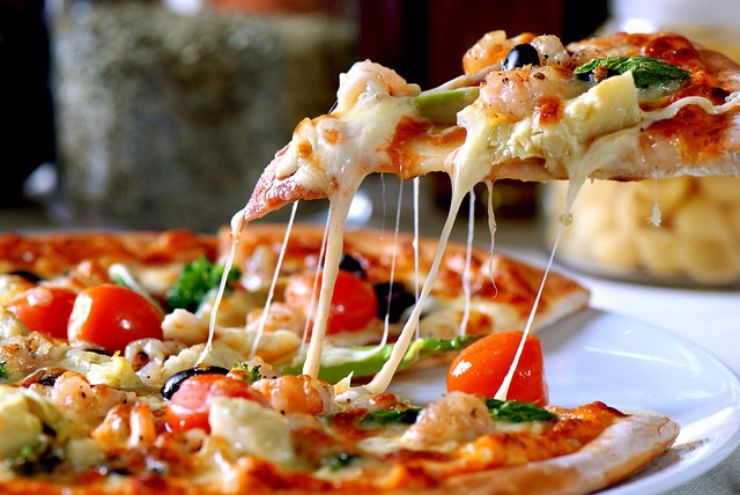 La pizza fa ingrassare: ecco la verità su questo amatissimo alimento
