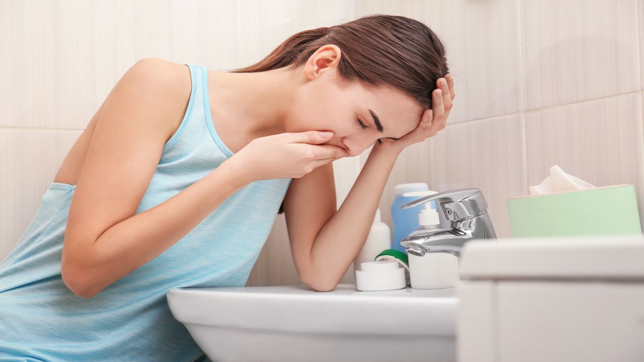 Vomito: cause e rimedi naturali contro questo disturbo