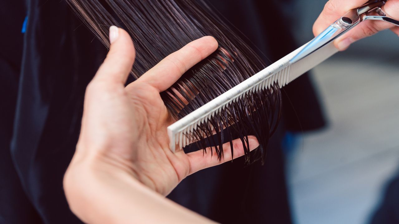 Ogni quanto tagliare i capelli: la risposta degli esperti