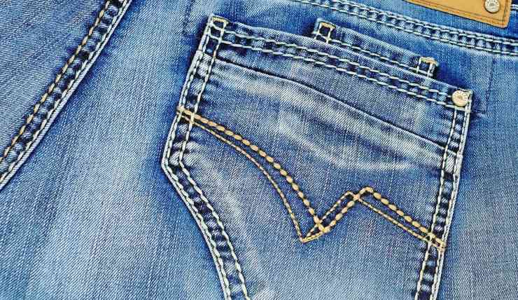 Come aggiustare le tasche dei pantaloni