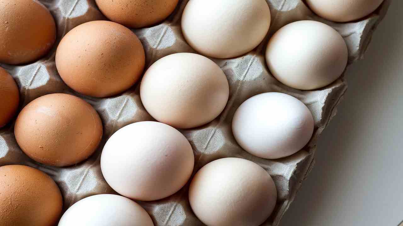 Come usare le uova crude