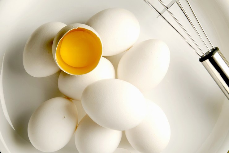 Come usare le uova crude
