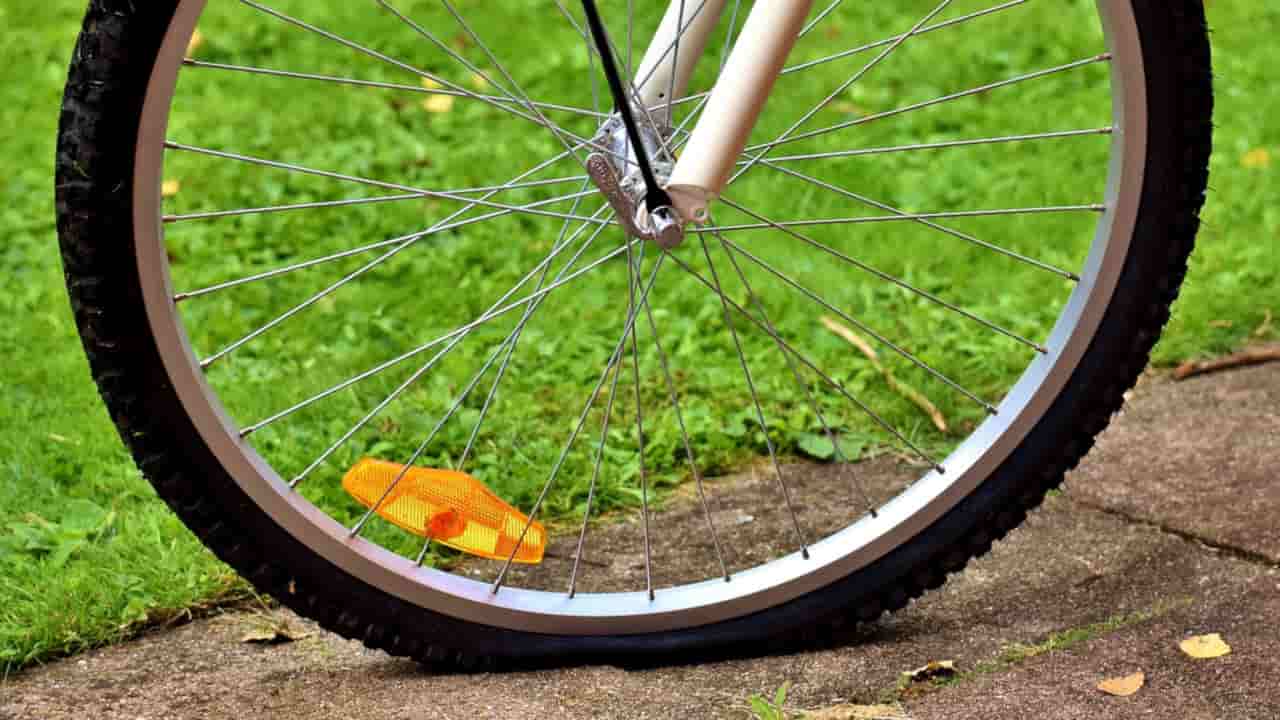 ruota bicicletta forata