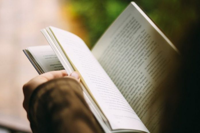 Imparare una poesia a memoria: 3 trucchi per farlo senza difficoltà