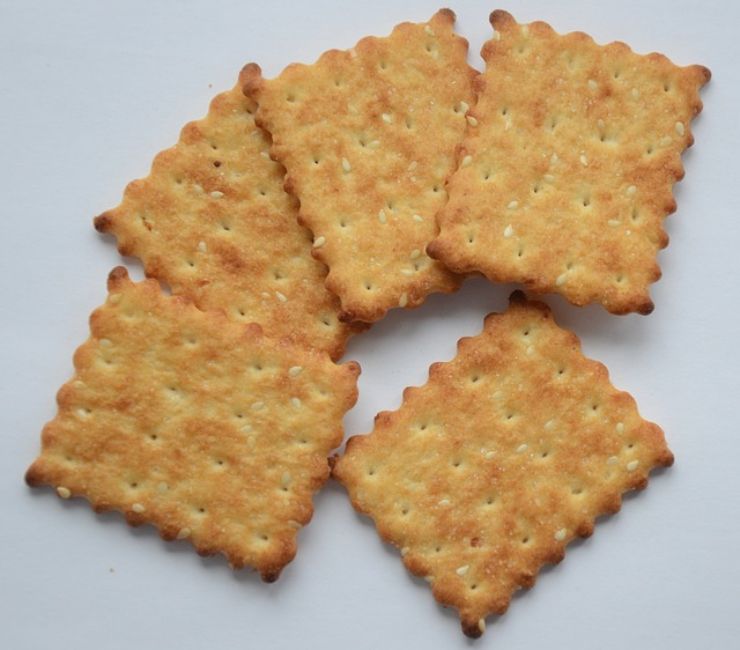 Crackers fanno ingrassare: la verità da sapere su questo alimento