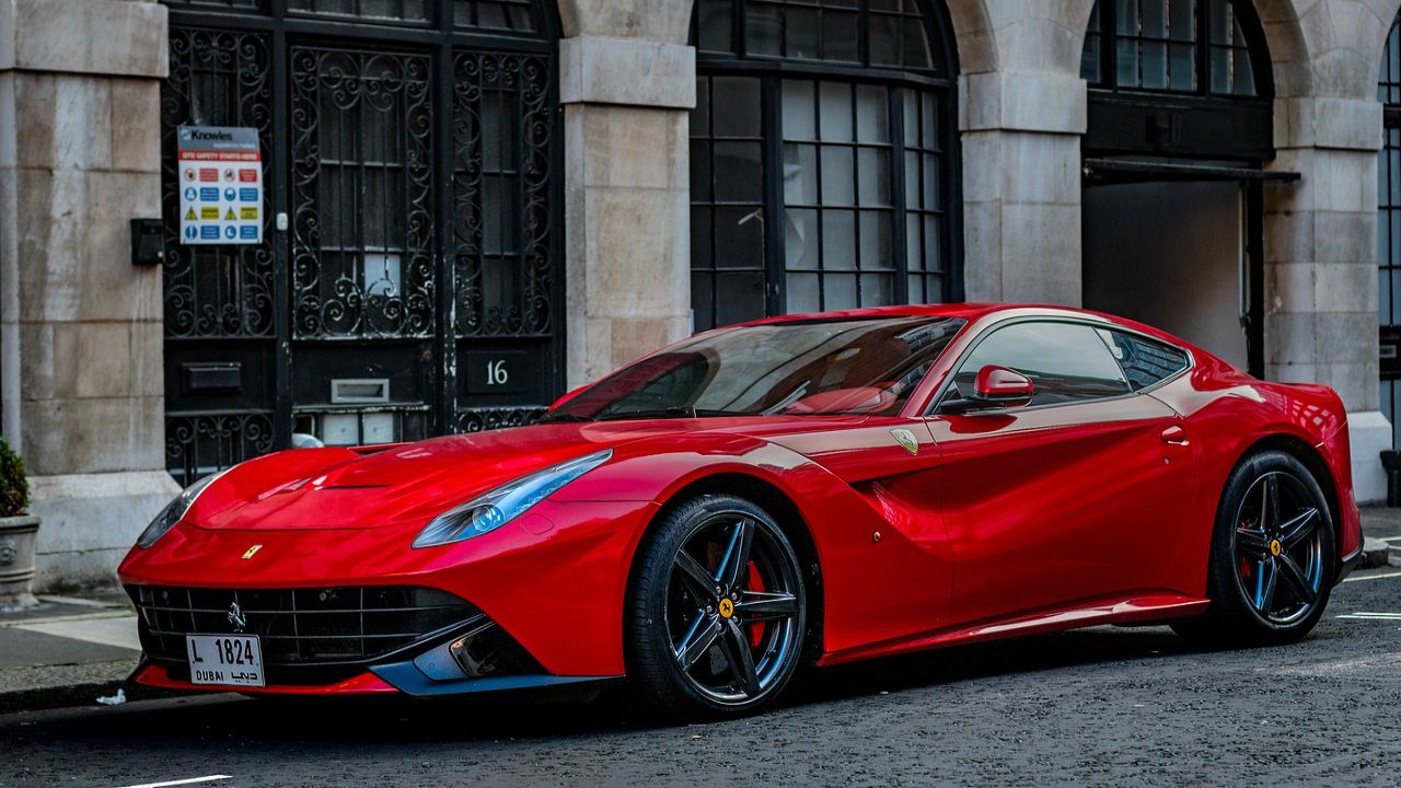Mantenere una Ferrari: ecco i costi in Italia