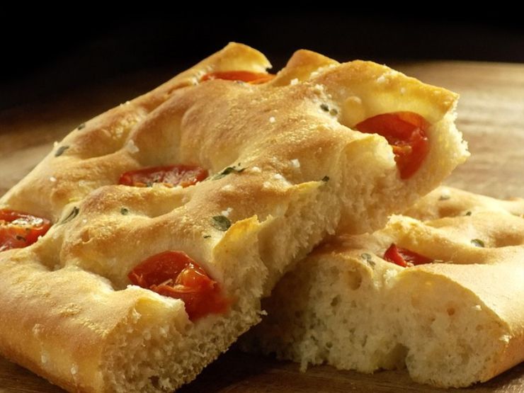 Focaccia alta e morbida: i segreti per realizzarla