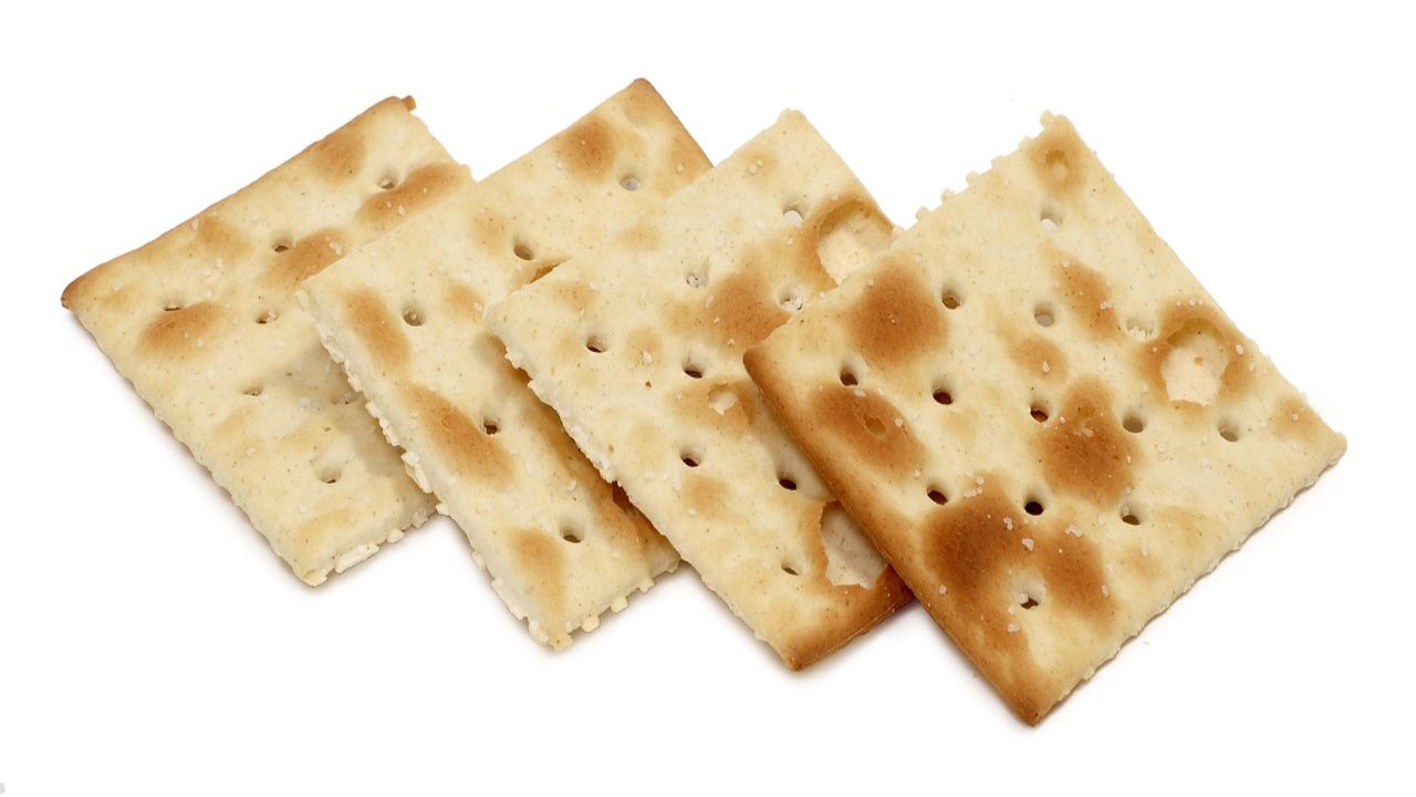 Crackers fanno ingrassare: la verità da sapere su questo alimento