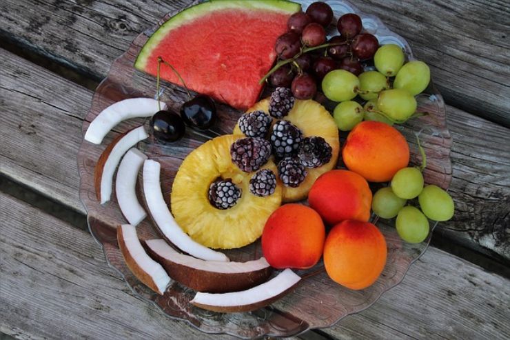 Cosa mangiare in spiaggia: gli alimenti che aiutano a combattere il caldo