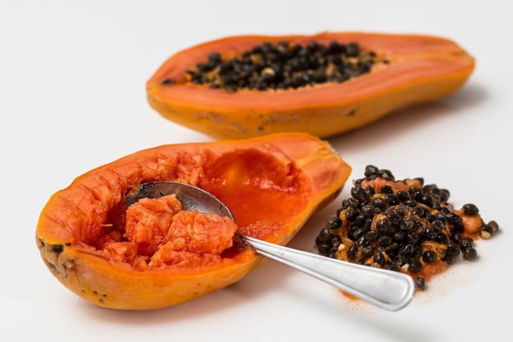 Papaya: quali sono i benefici e quando mangiarla