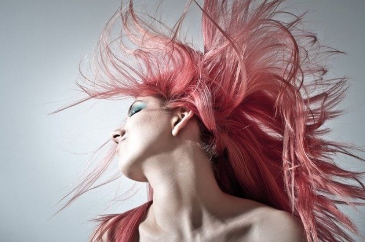 Cambio colore ai capelli: gli aspetti da prendere in considerazione