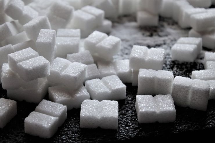Lo zucchero bianco causa tumori? La risposta degli esperti 