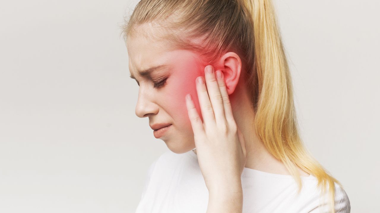 Otite esterna: cause e rimedi del mal di orecchie in estate