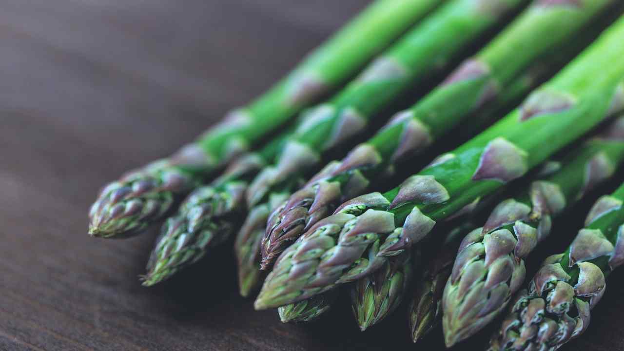Come cucinare gli asparagi: i trucchi che non tutti conoscono