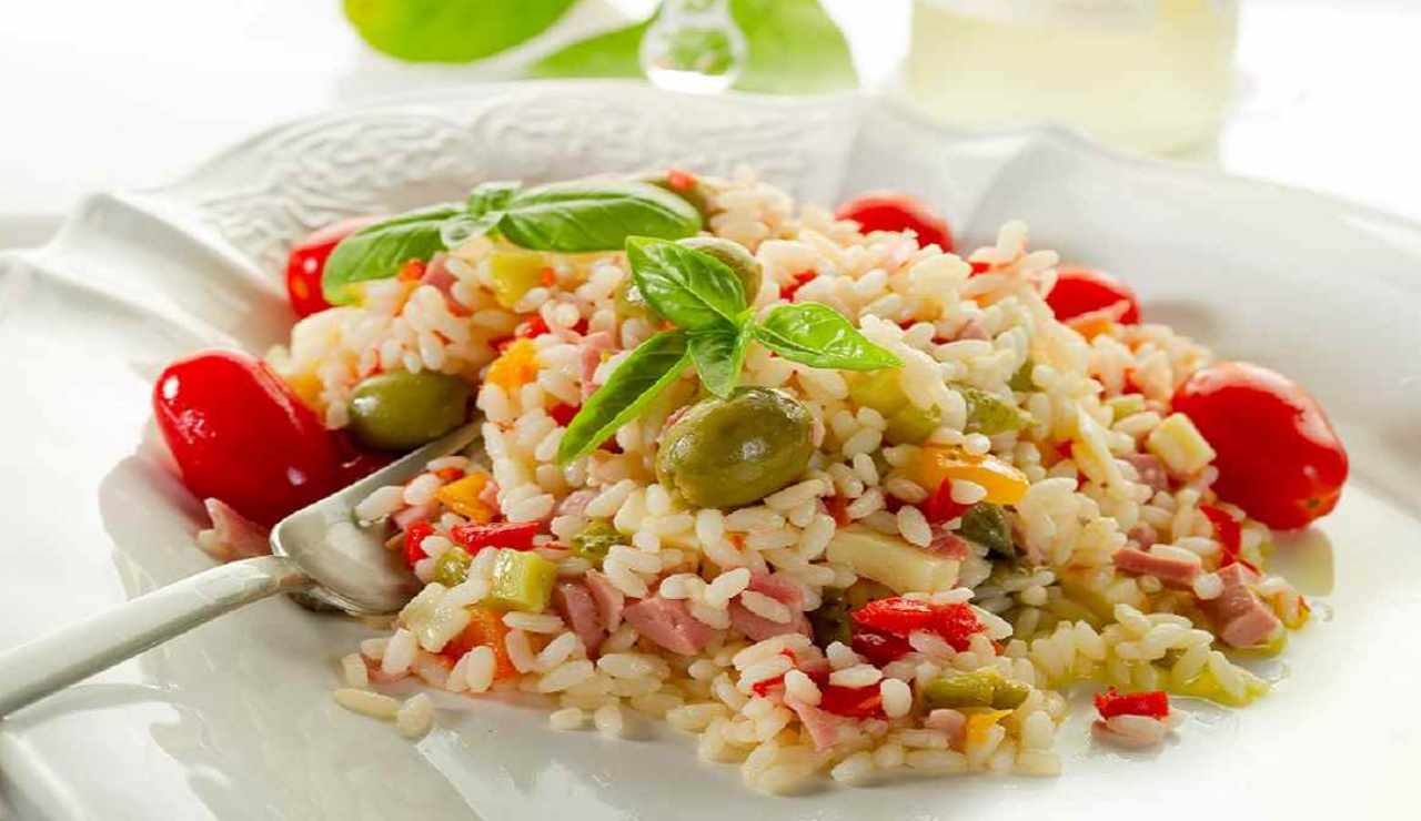 Insalata di riso: come prepararla buonissima per l'estate