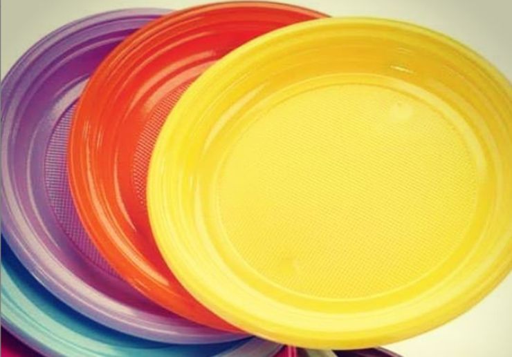 Piatti di plastica: quali sono i rischi per la salute?