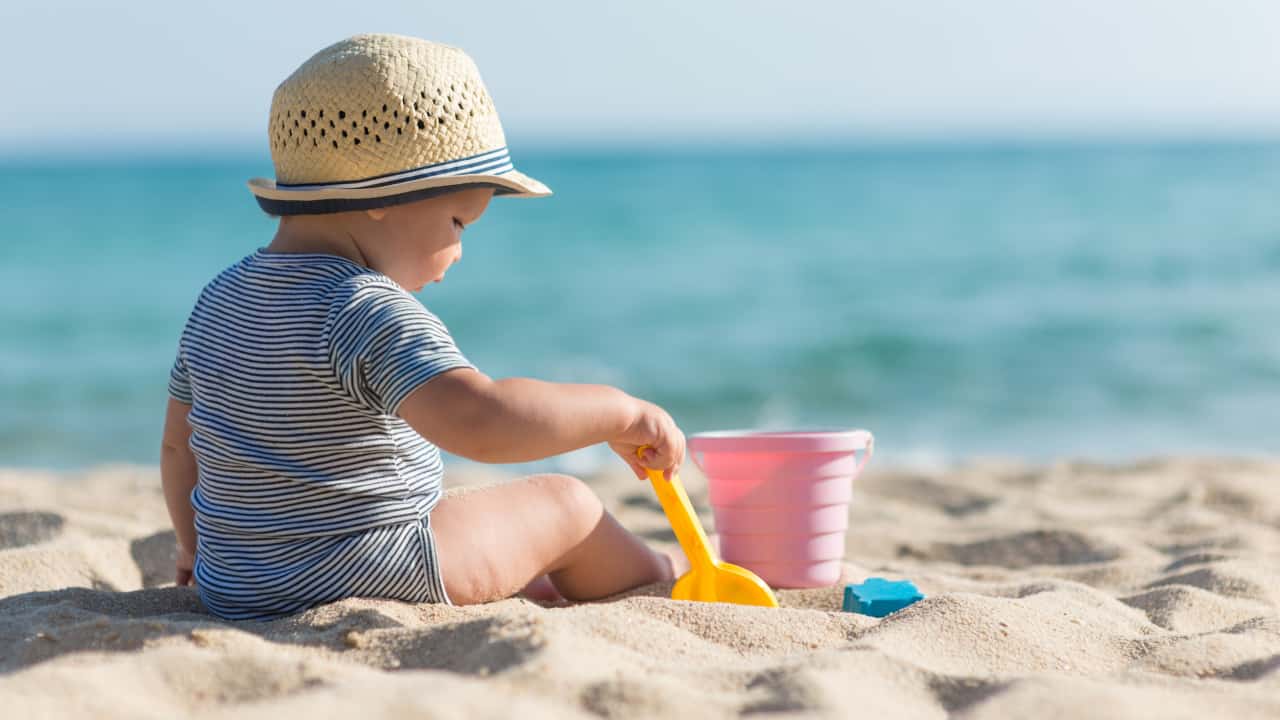 bambini spiaggia dermatiti