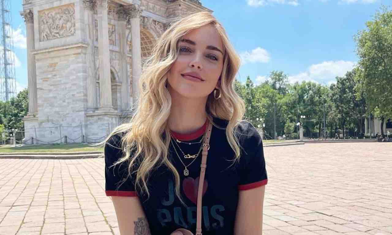 chiara ferragni beach waves