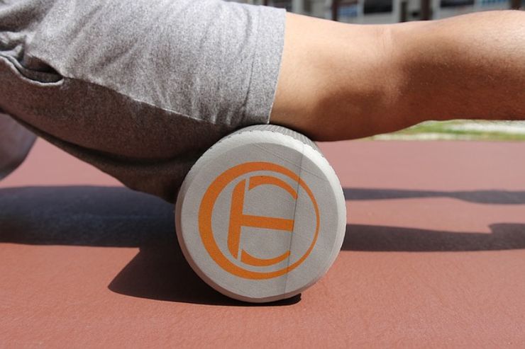 Foam roller: di cosa si tratta e quali sono i suoi benefici sul corpo