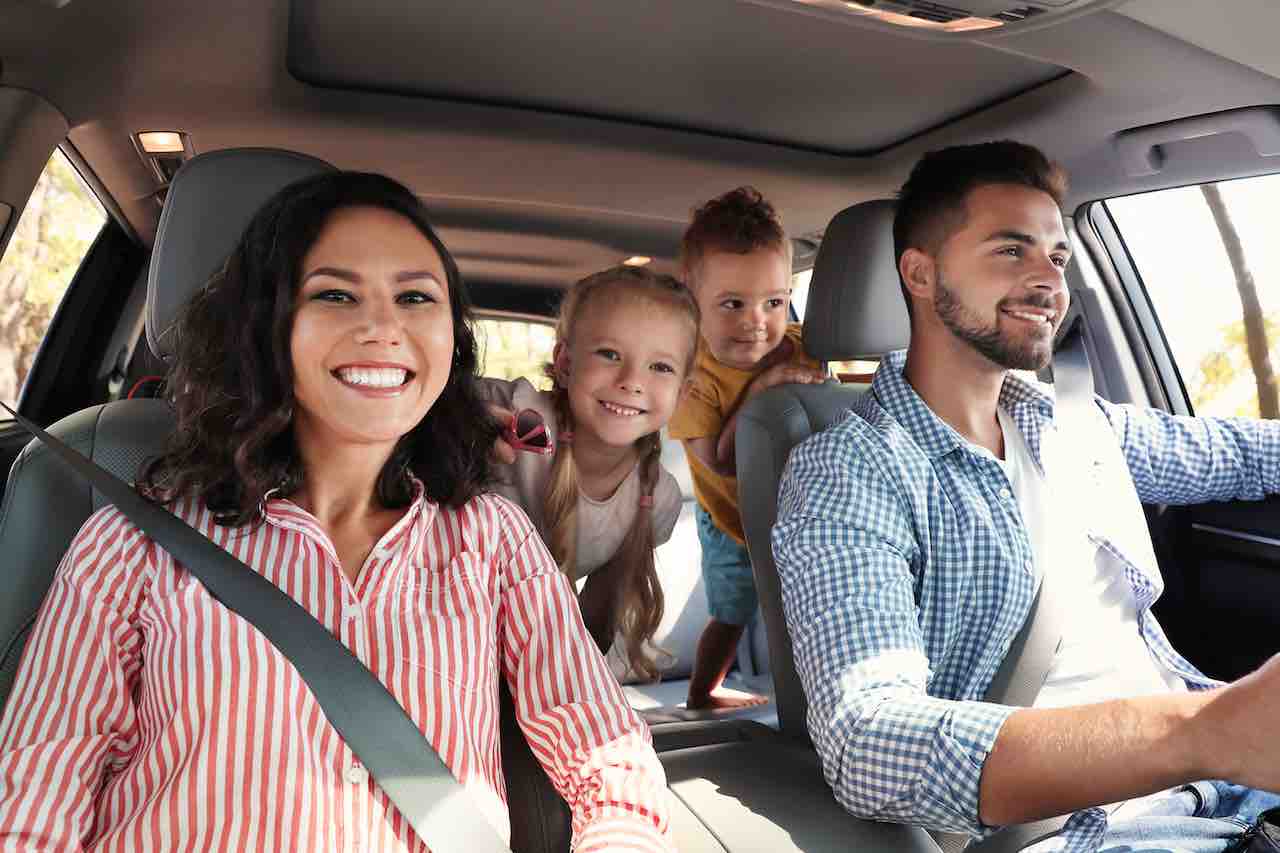 BAMBINI IN AUTO GIOCHI