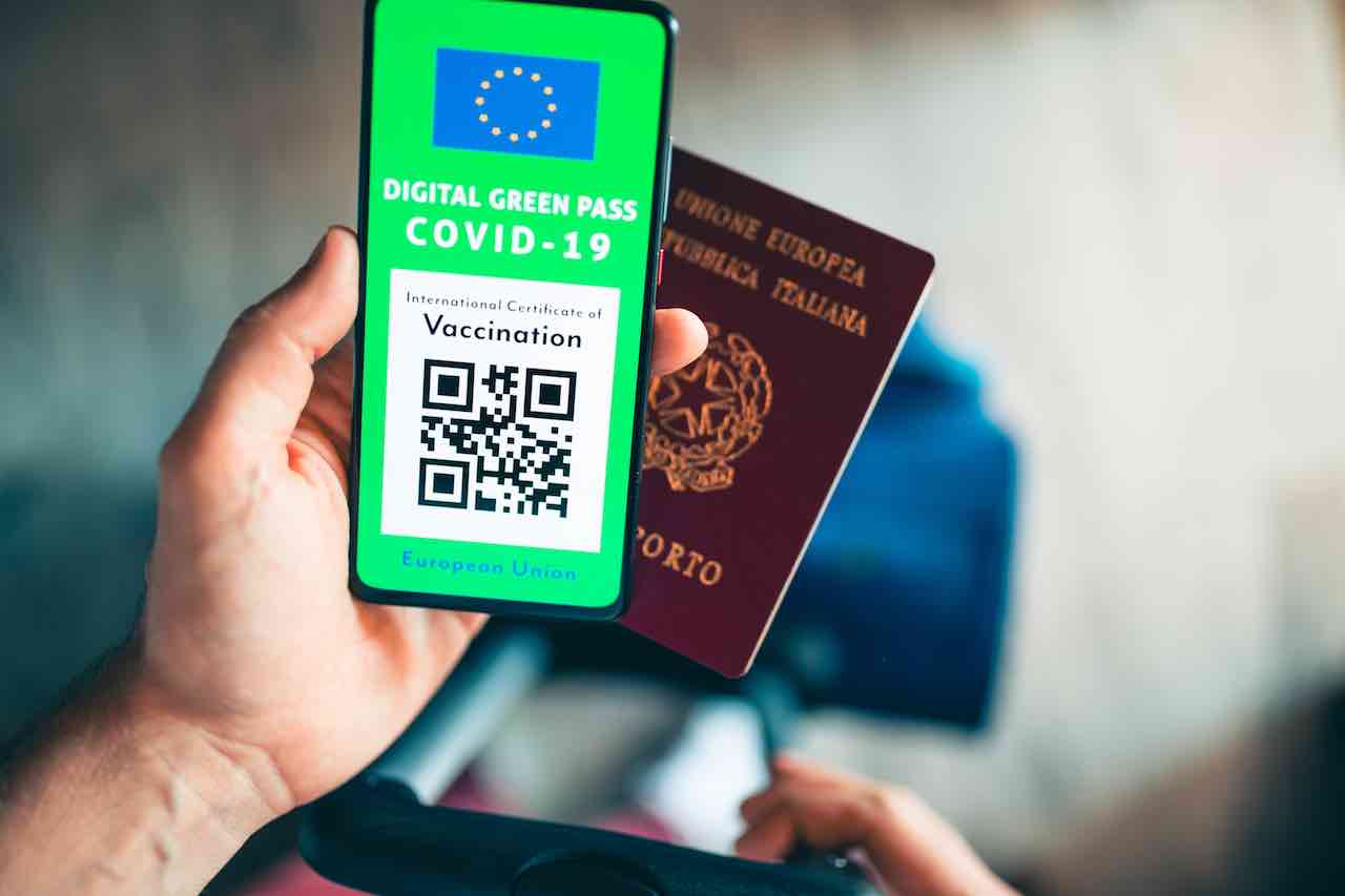 green pass passaporto truffa