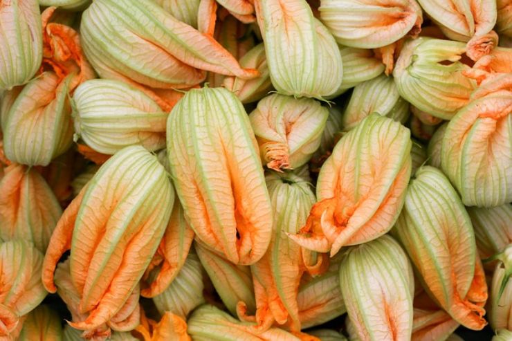 Preparare la pastella per i fiori di zucca: 3 metodi per ottenere un risultato perfetto