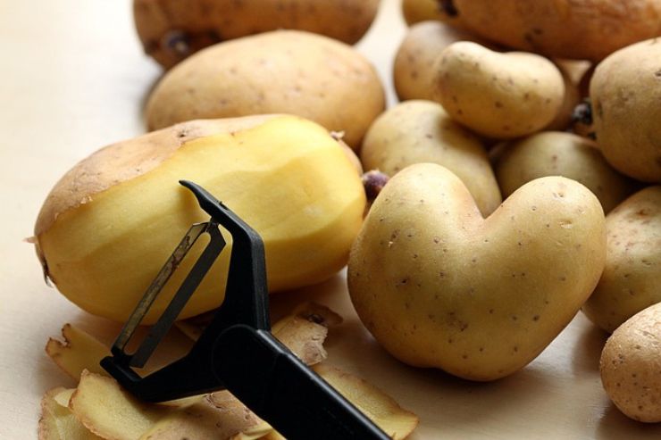 Bucce di patata: le 5 proprietà che non ti aspetti