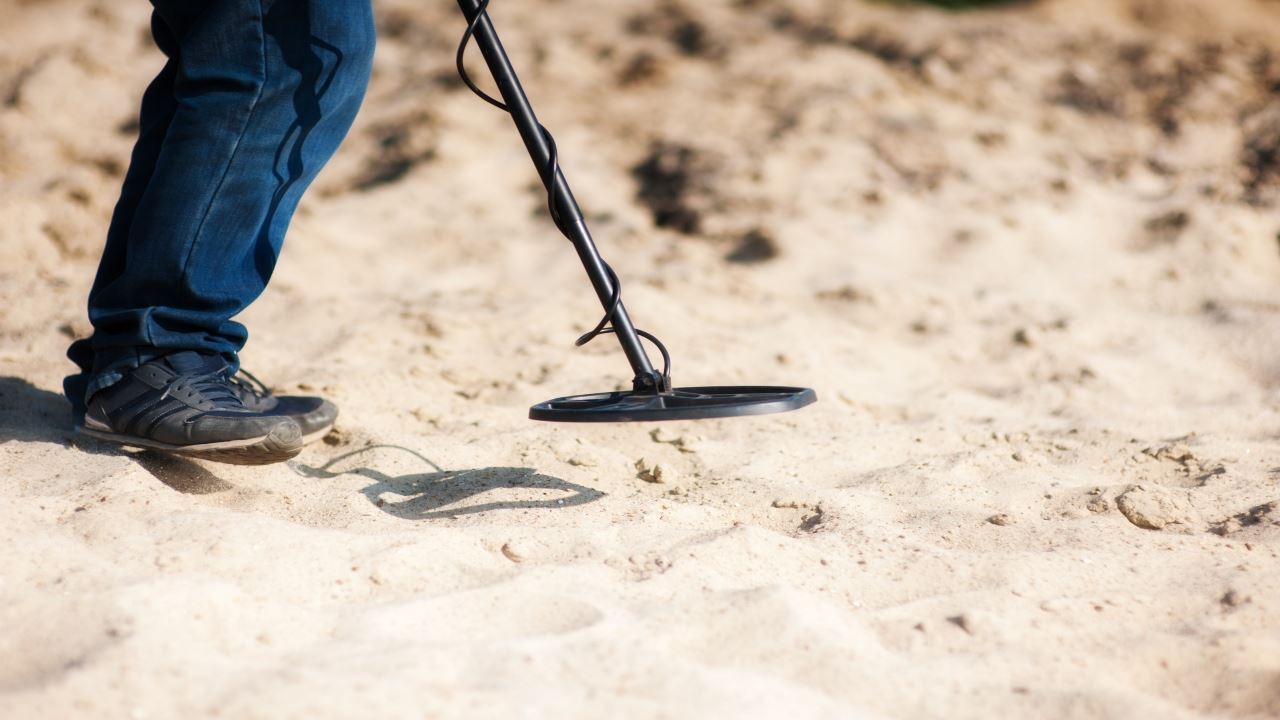 In spiaggia con il Metal Detector: cosa si può trovare