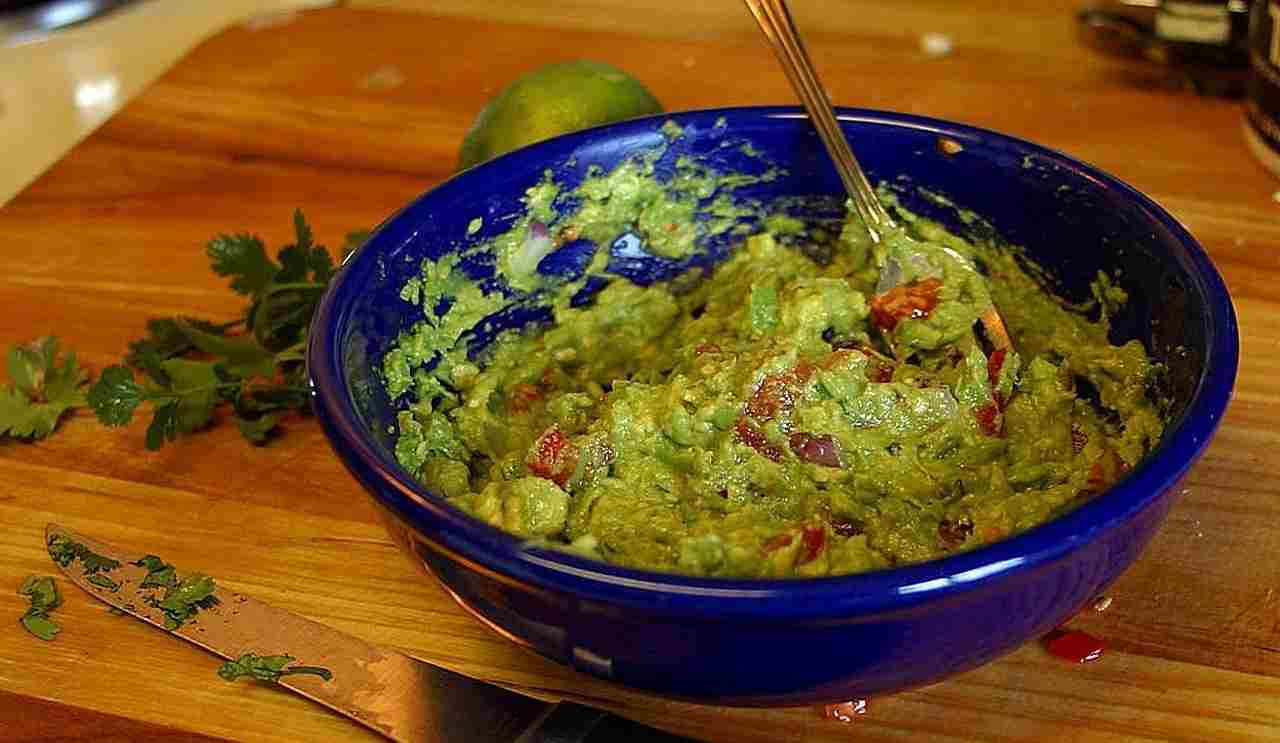 Preparare guacamole