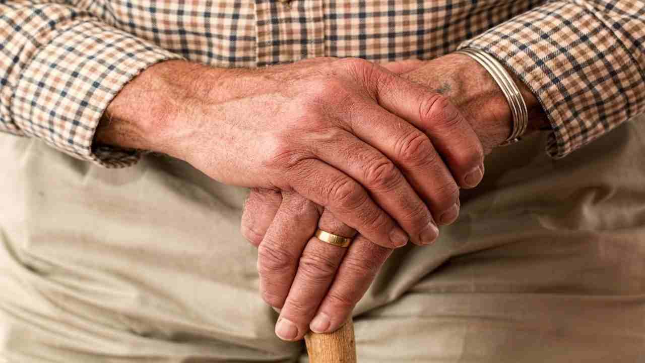 Disturbi del sonno negli anziani: cause e rimedi