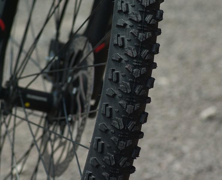 La tecnica per andare in mountain bike: dai freni alla postura