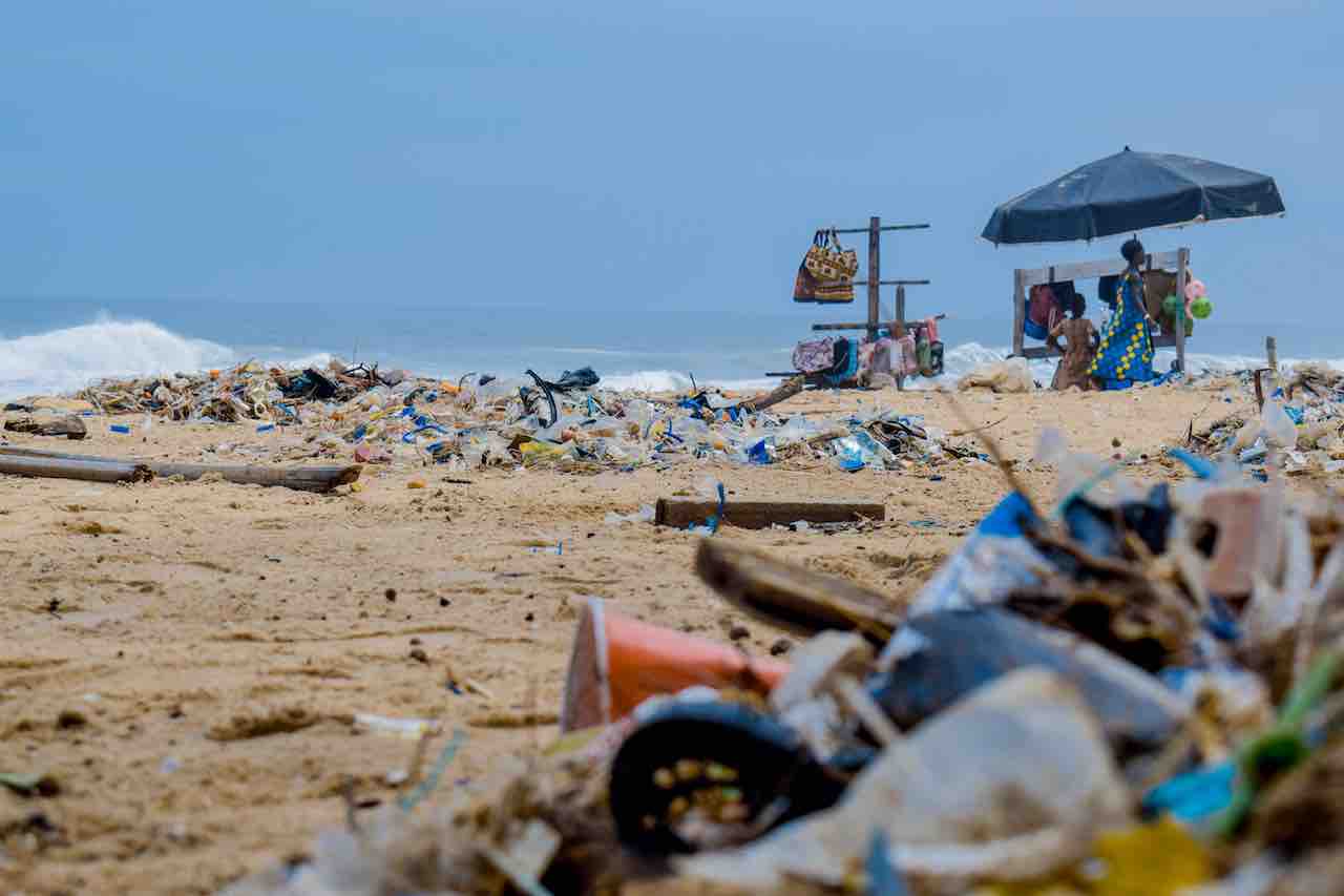 plastiche monouso spiaggia