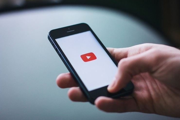 Monitorare l'attività di nostro figlio su YouTube: ecco il sistema più efficace