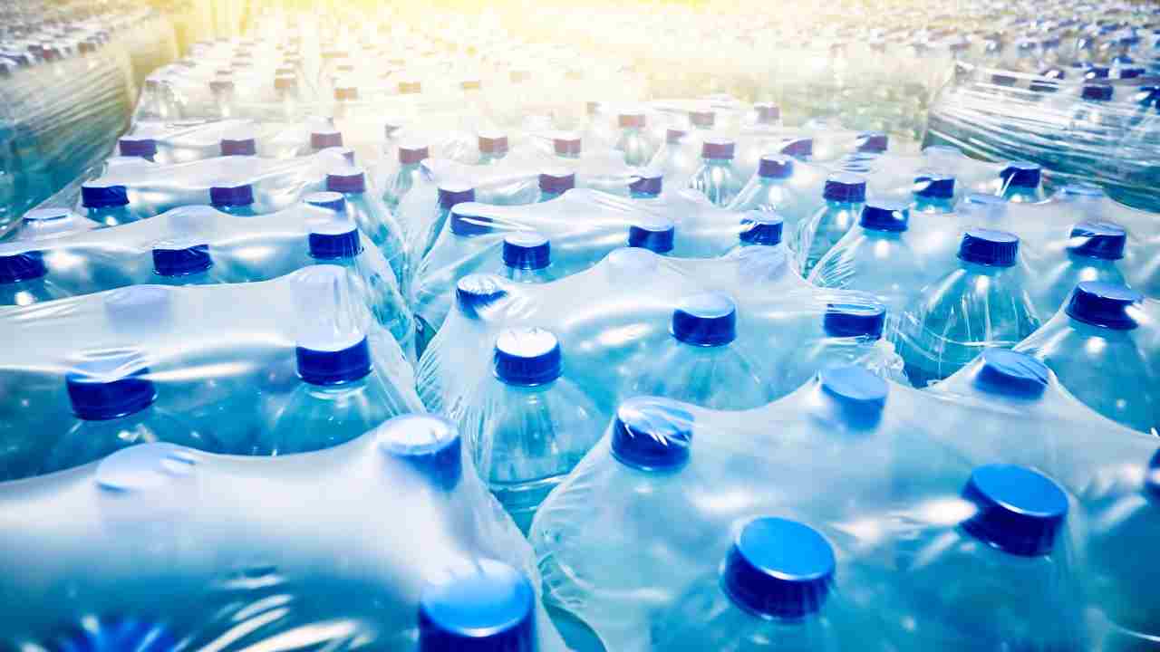 Caro è il costo dell'acqua in bottiglia, quello che c'è dietro è ancora un mistero