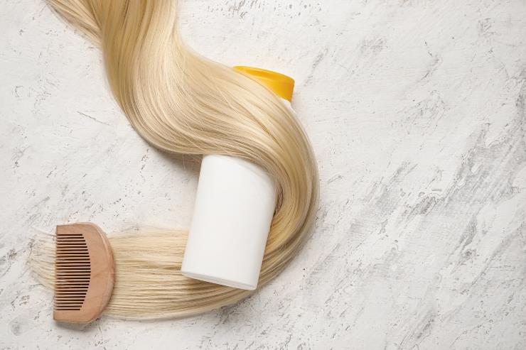 Danni della salsedine sui capelli: come prevenirli con il balsamo giusto