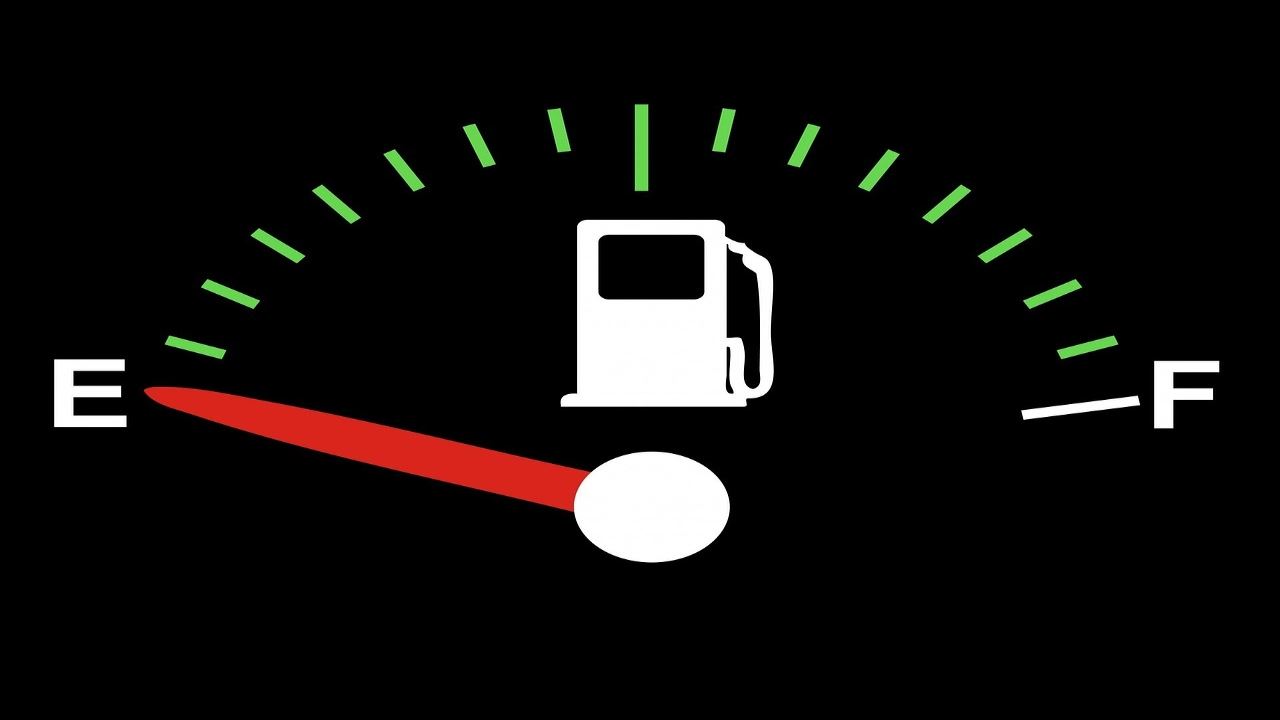 Risparmiare sui consumi di benzina: i trucchi più efficaci
