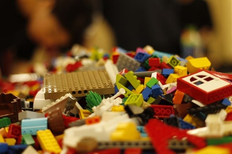 Quanto inquina la plastica? La risposta incredibile che viene dai LEGO