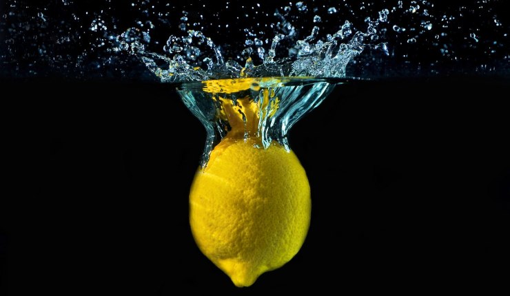 Acqua calda limone