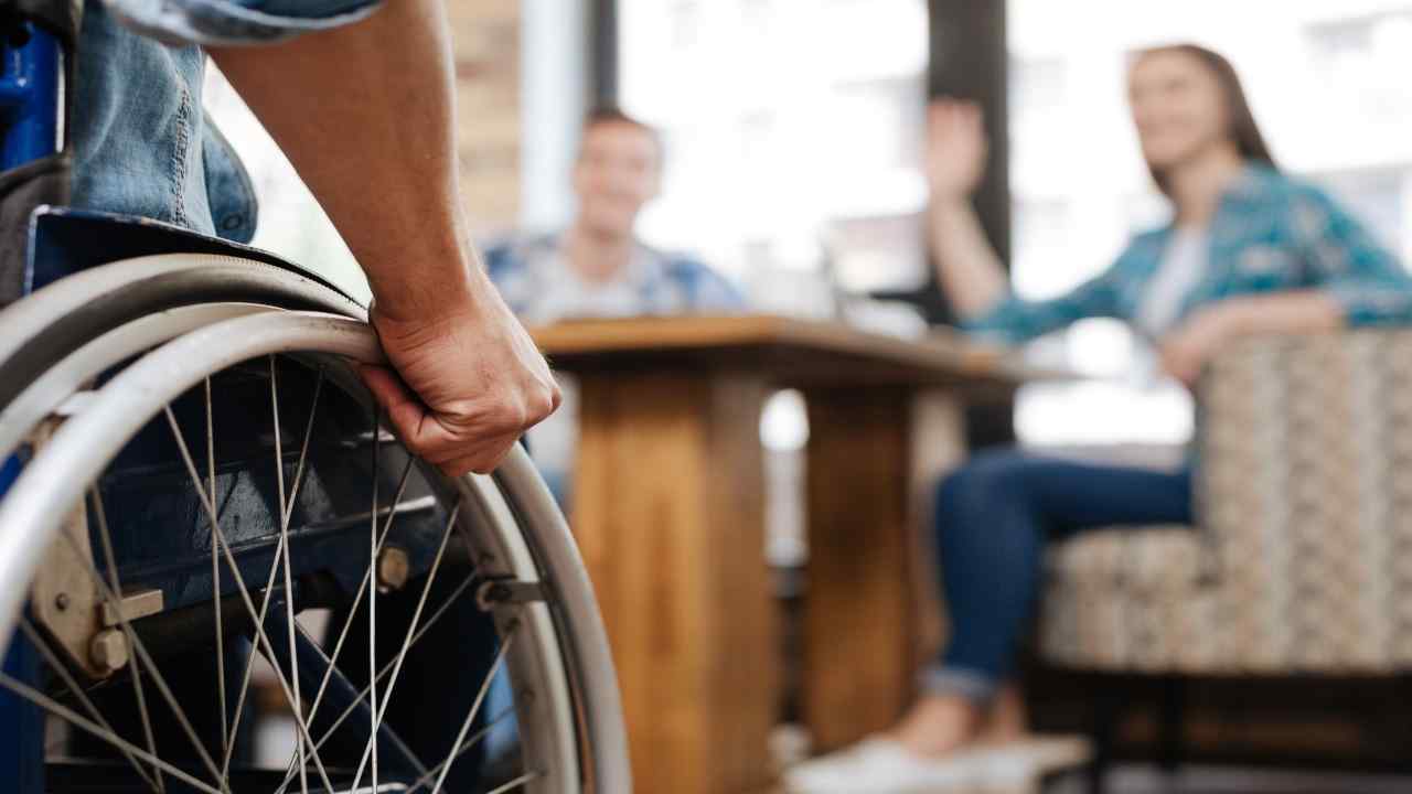 Persone disabili, non sono malate, ecco come interagire con loro