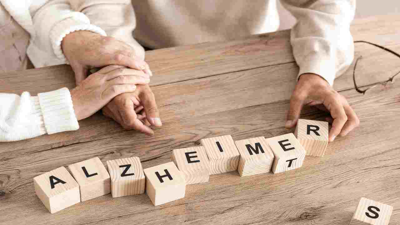 L’Alzheimer ti fa paura? Ecco cosa devi mangiare per contrastarlo