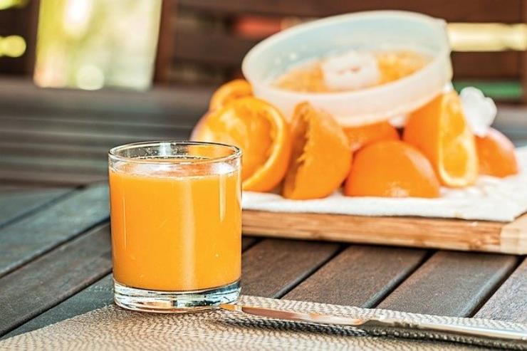 Vitamina C: la giusta quantità da assumere non è quella consigliata dall’OMS