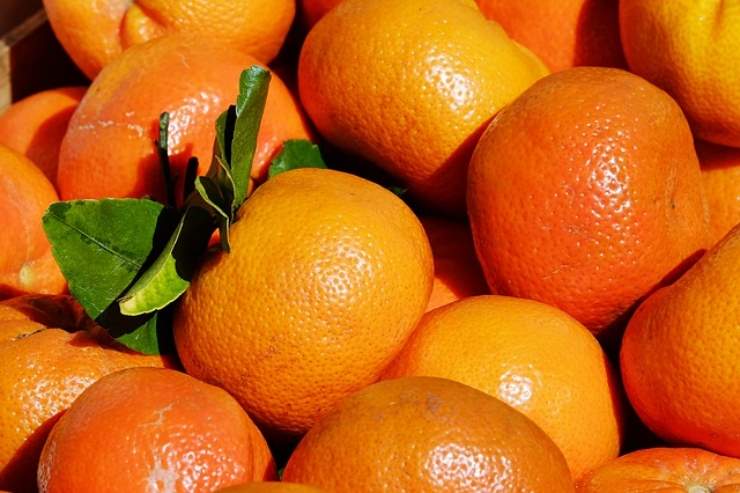 Vitamina C: la giusta quantità da assumere non è quella consigliata dall’OMS