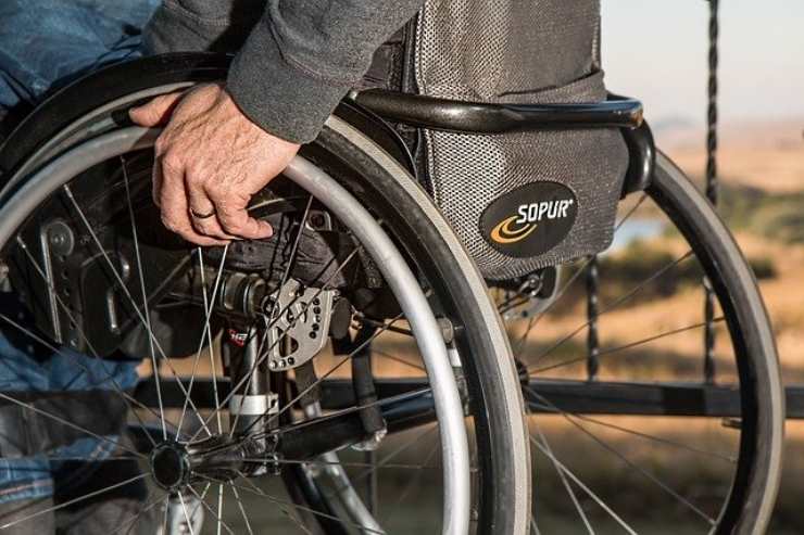 Persone disabili, non sono malate, ecco come interagire con loro