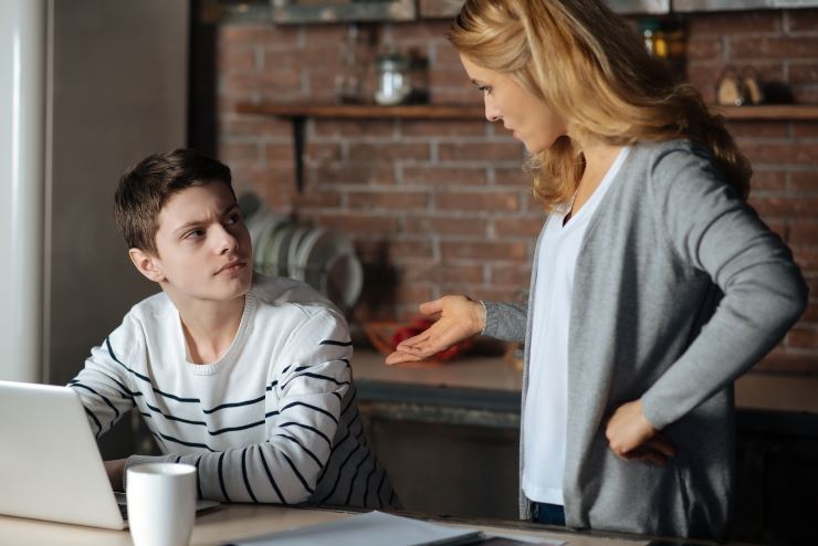 Tuo figlio ha rubato soldi in casa: ecco cosa fare