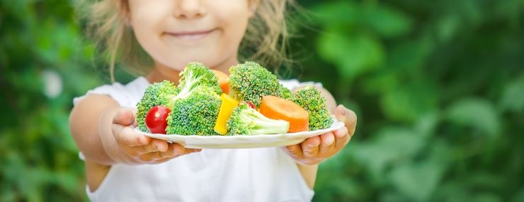 Colazione e pranzo per la sua salute mentale, ecco la dieta per proteggere i giovani