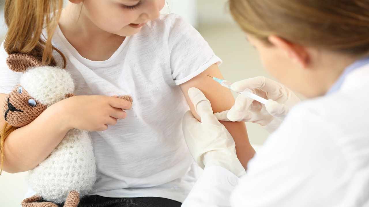Vaccini covid nei bambini sotto i 12 anni: ecco cosa dice la scienza