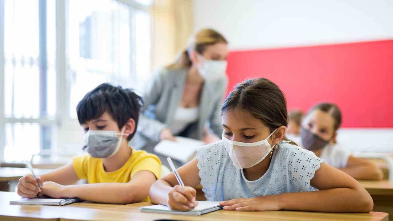 Scuola e covid: cambiano regole per tamponi e quarantene